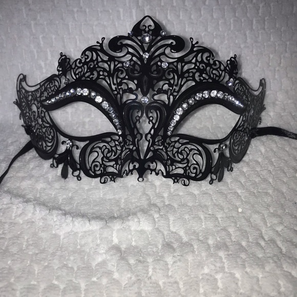 Mask - Picture 3 of 11